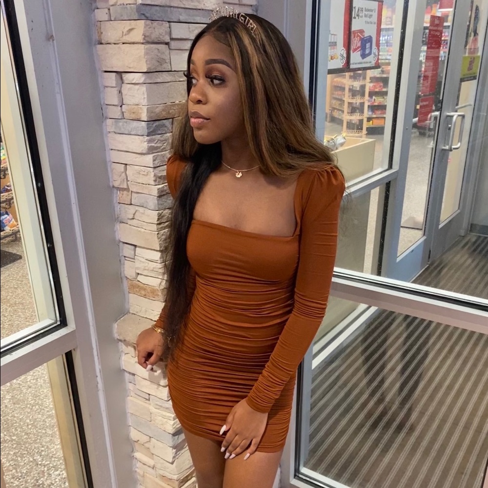 Long sleeve runched mini dress in golden brown - Picture 2 of 8
